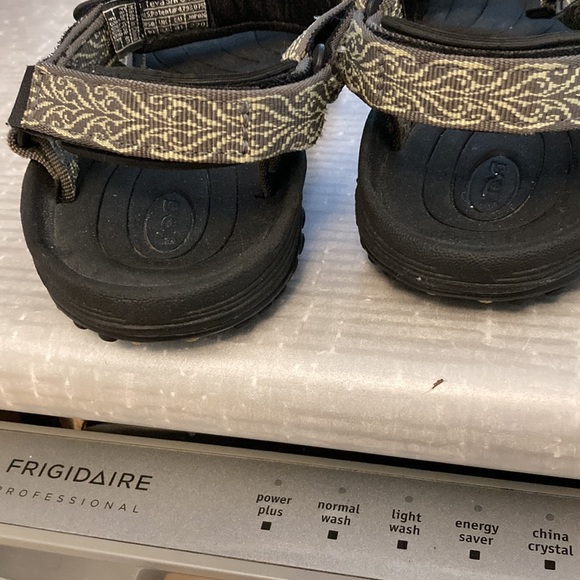 Teva Sandals Gray. Women’s size 10 - Picture 2 of 5